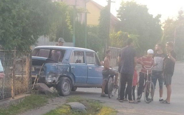 Авария в областном центре Закарпатья, не разминулись микроавтобус и легковушка