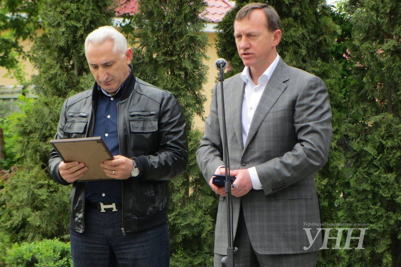 Почетную награду передали мэру Ужгорода Богдану Андрииву