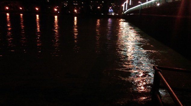 В Ужгороде опоры одного из транспортных мостов - полностью в воде
