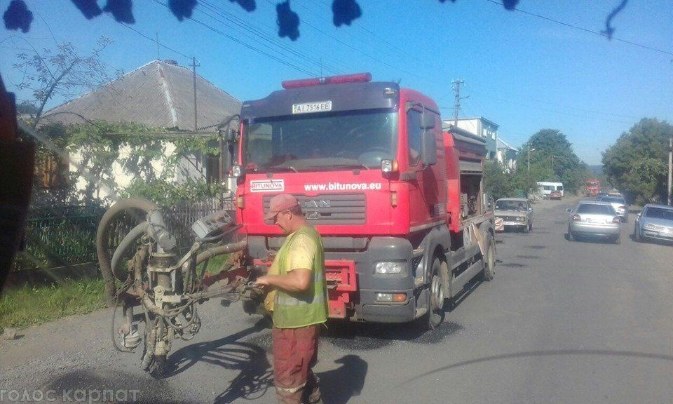 В Закарпатье часть дороги "Иршава-Долгое" перекрыли 
