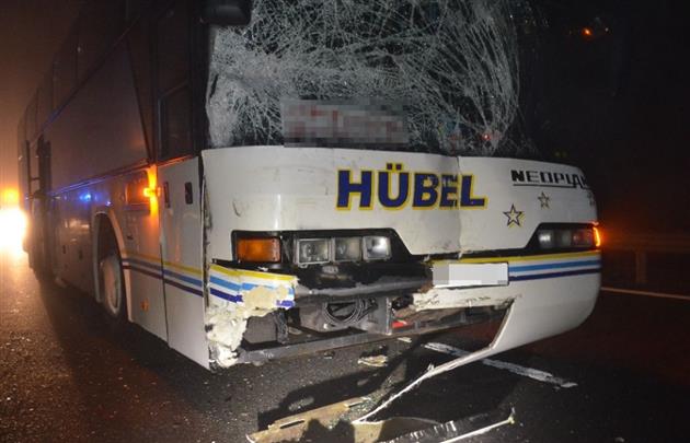 На швидкісній автомагістралі М3 в Угорщині зіткнулися автобус та автомобіль