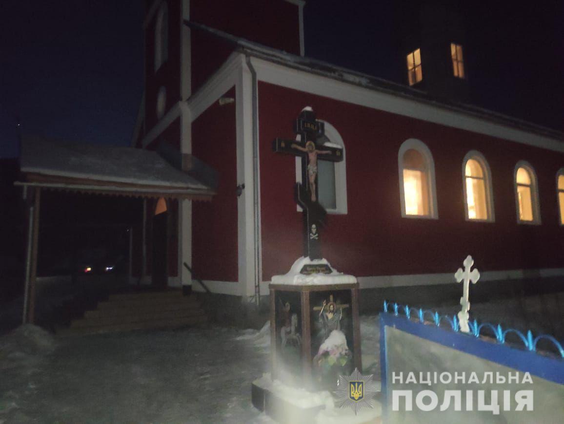 В Закарпатье священник застал вора "на горячем" прямо в храме
