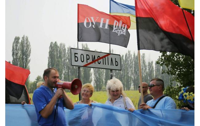Под Борисполем установили блокпост, чтобы не пустить крестный ход в Киев