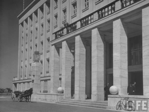 Дом власти в Ужгороде (ныне - здание облсовета и обладминистрации), 1937