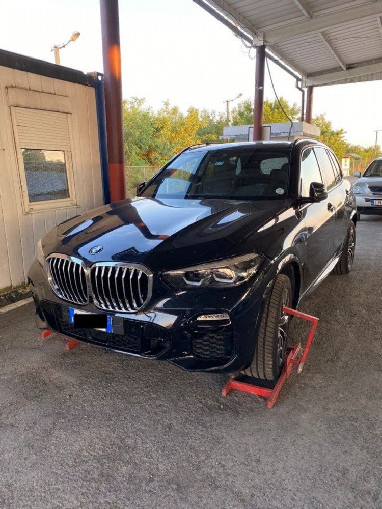 В Закарпатье водителю элитного "BMW X5" открыли глаза на его автомобиль 