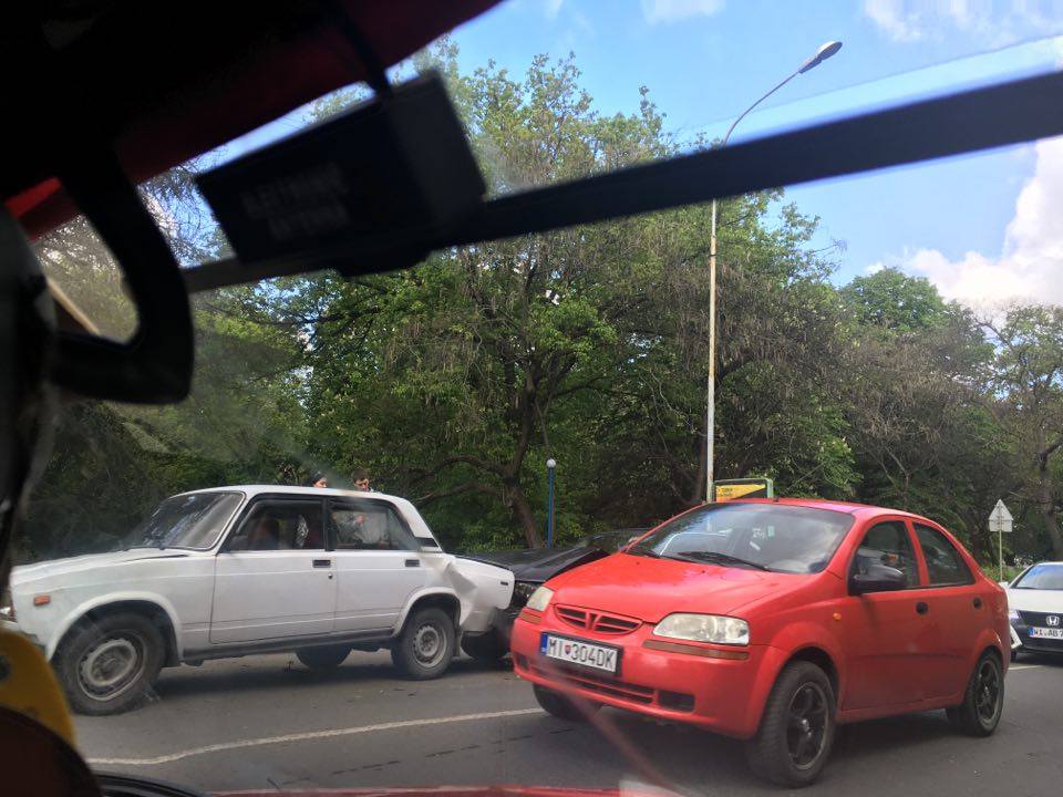 Возле транспортного моста в Ужгороде произошло ДТП