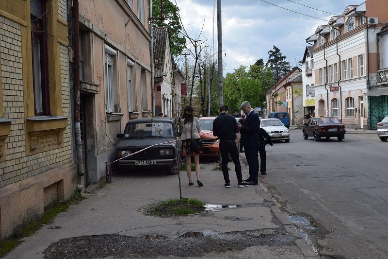 В Ужгороде "Шевроле" сбила ВАЗ на тротуаре