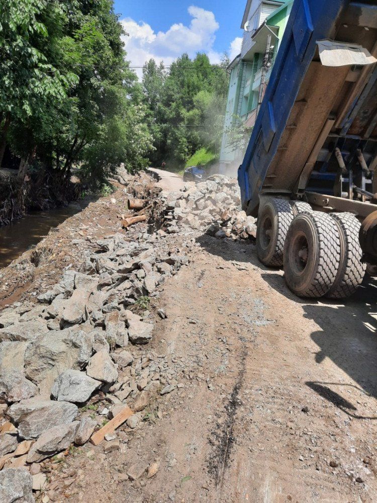 В Закарпатье паводок смыл 5 километров дороги