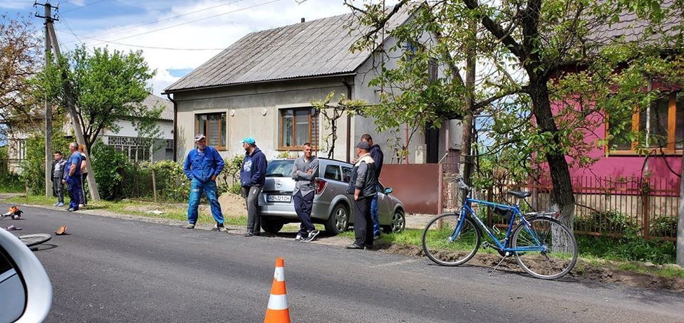 В Закарпатье мотоциклист наехал на велосипедиста - двое пострадавших