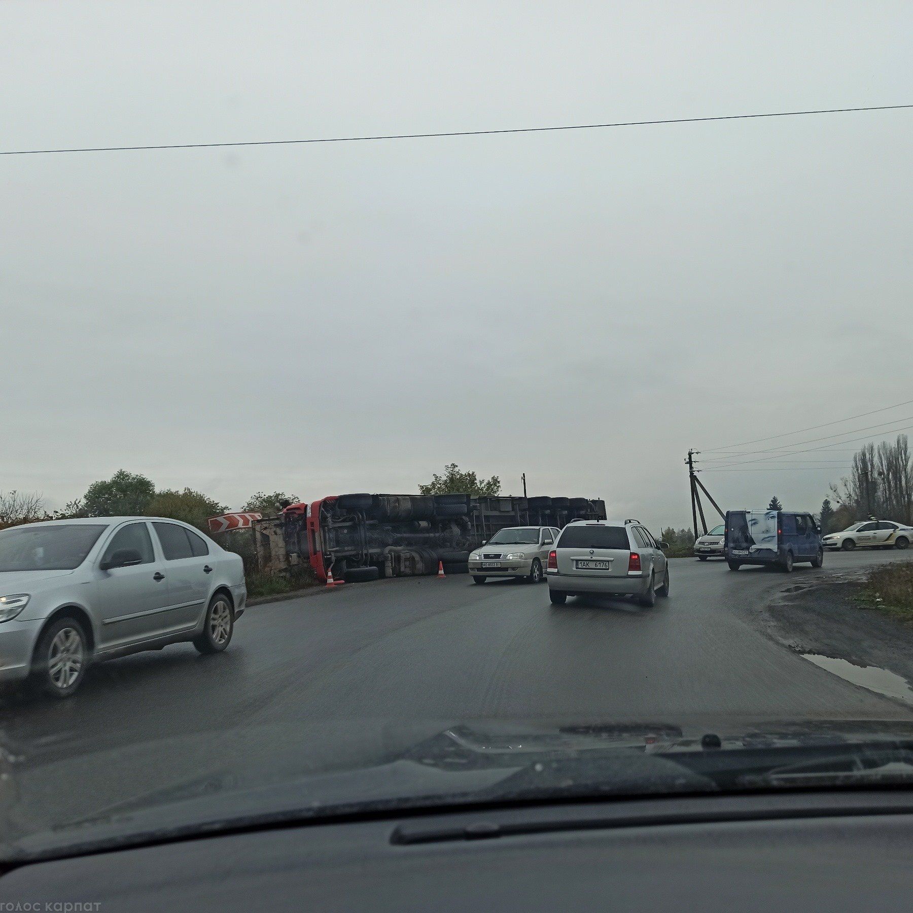 ДТП в Закарпатье: Габаритная фура частично заблокировала объезд 