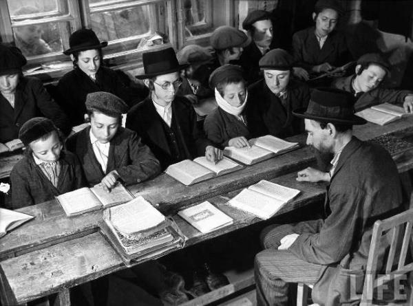 Еврейская молодежь за обучением, Закарпатье 1937