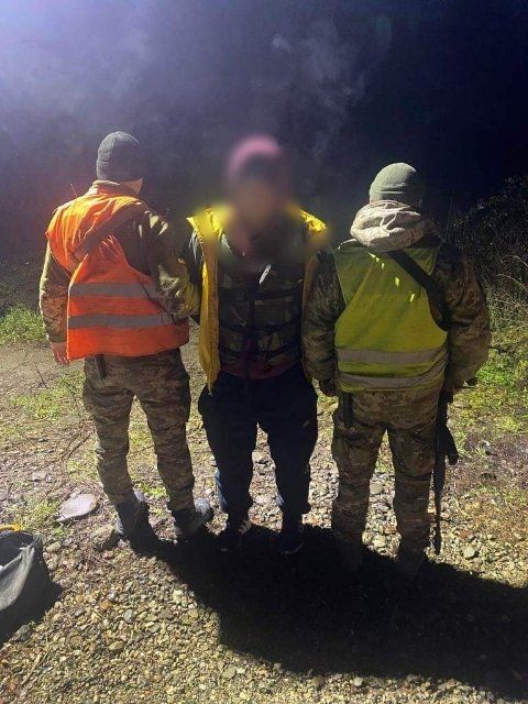 12 ромов и 3 уклонистов выловили на границе в Закарпатье