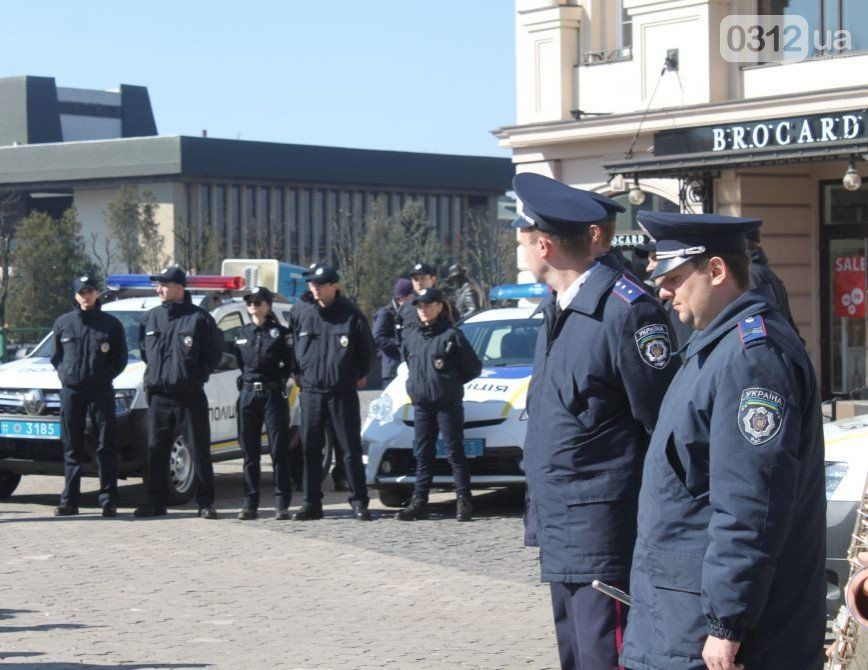 На Театральной площади публично отчитывались за свою работу патрульная полиция