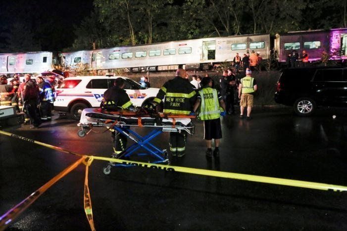 Среди пострадавших - 26 пассажиров и семеро сотрудников транспортной компании
