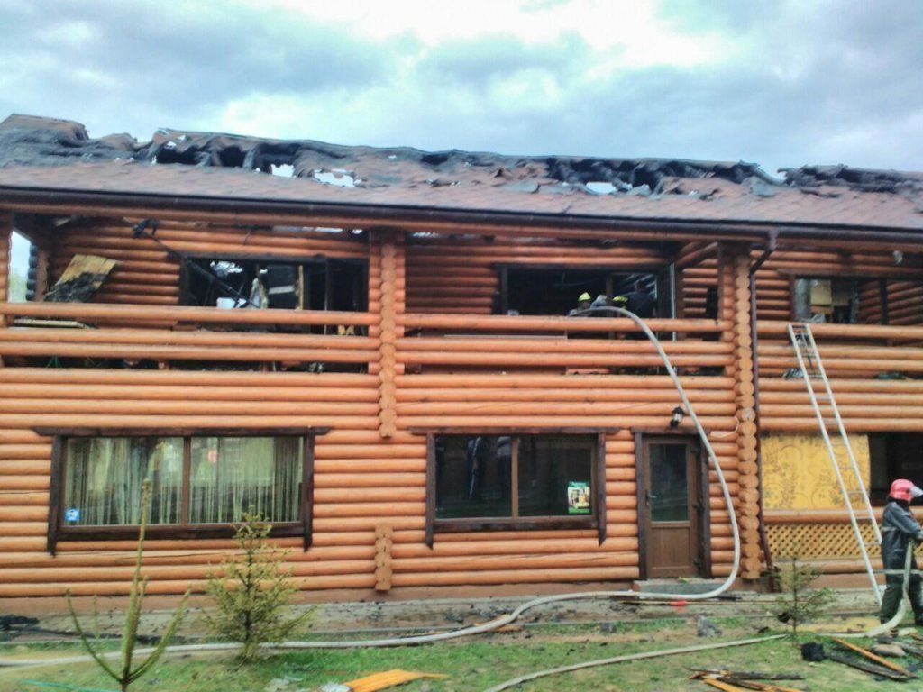 Пожежею знищено дерев'яний житловий будинок з мансардою на площі 153 кв.