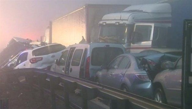 Масштабное дорожно-транспортное происшествие случилось в условиях густого тумана
