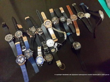 Виявлено контрабанду годинників марок Тіssot, Cartier, Hublot, Rolex, Zenith...
