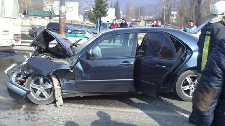 В результаті аварії один з водіїв потрапив до лікарні