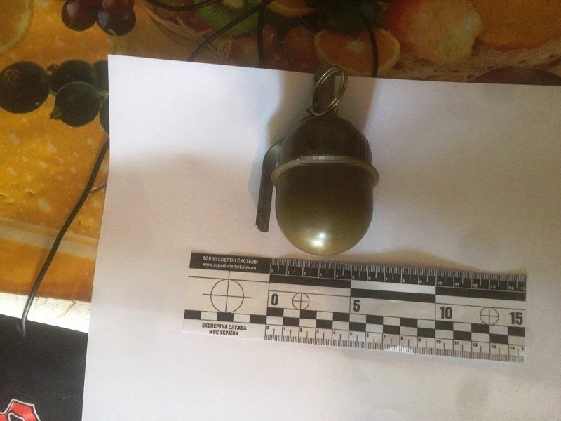 В Закарпатье мужчина пытался продать боевую гранату РГД-5