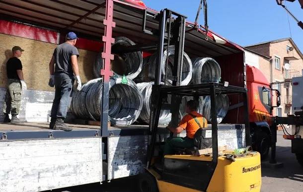Первый этап помощи, 38 тонн колючей проволоки для защиты от нелегальных мигрантов, уже отправились в Литву