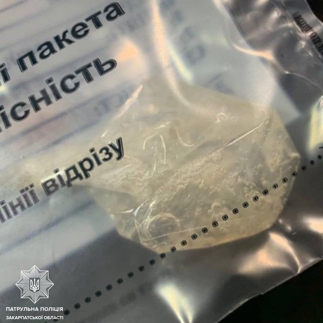 Настоящий нарко-экшн устроил неадекват патрульным в Ужгороде 