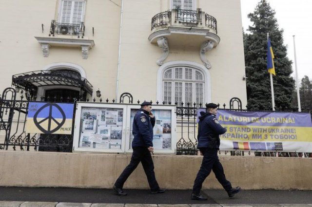 Посольства Украины в Румынии и Дании получили подозрительные конверты