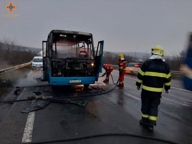 В Закарпатье вспыхнул на ходу автобус с пассажирами