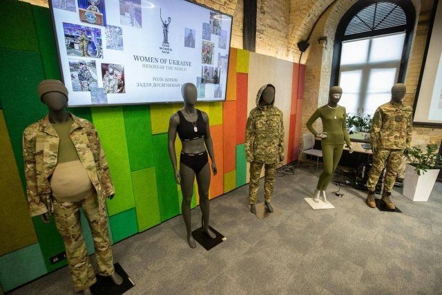 В Киеве показали образцы женской военной формы