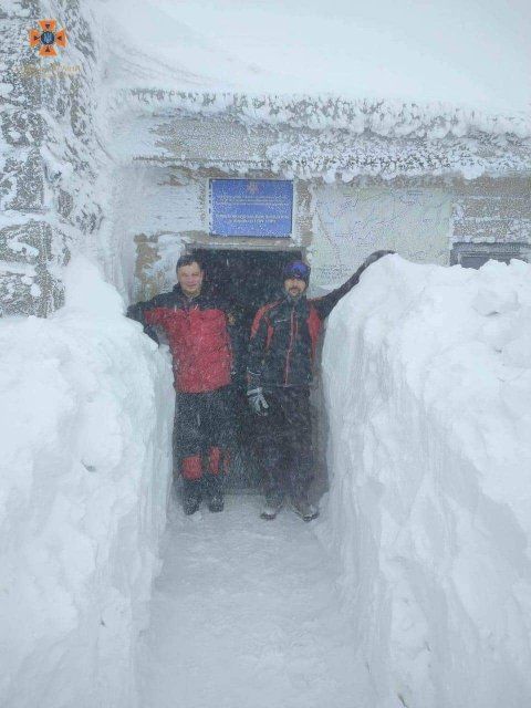 Карпаты замело: На Поп Иване навалило 2 метра снега