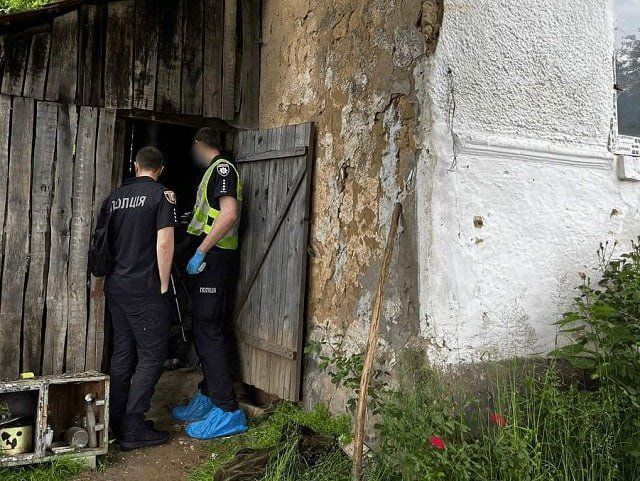 В Закарпатье убийца спрятал труп своей матери в собственном дворе