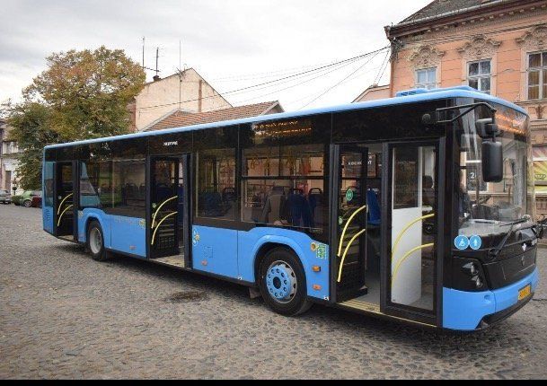 В Ужгороді перші три нових автобуса "Електрон" вийшли на маршрут №20
