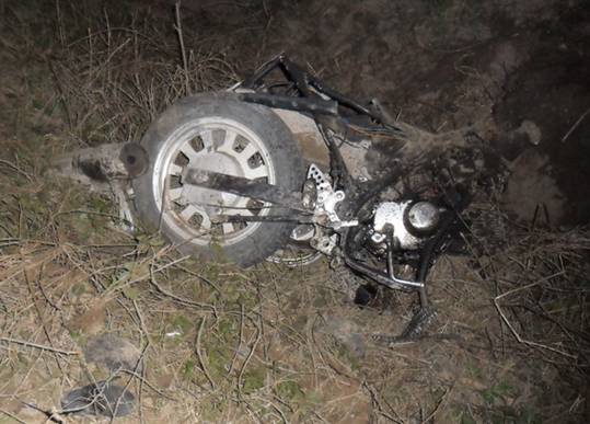 В результате столкновения автомобиля с мопедом погибли двое молодых людей