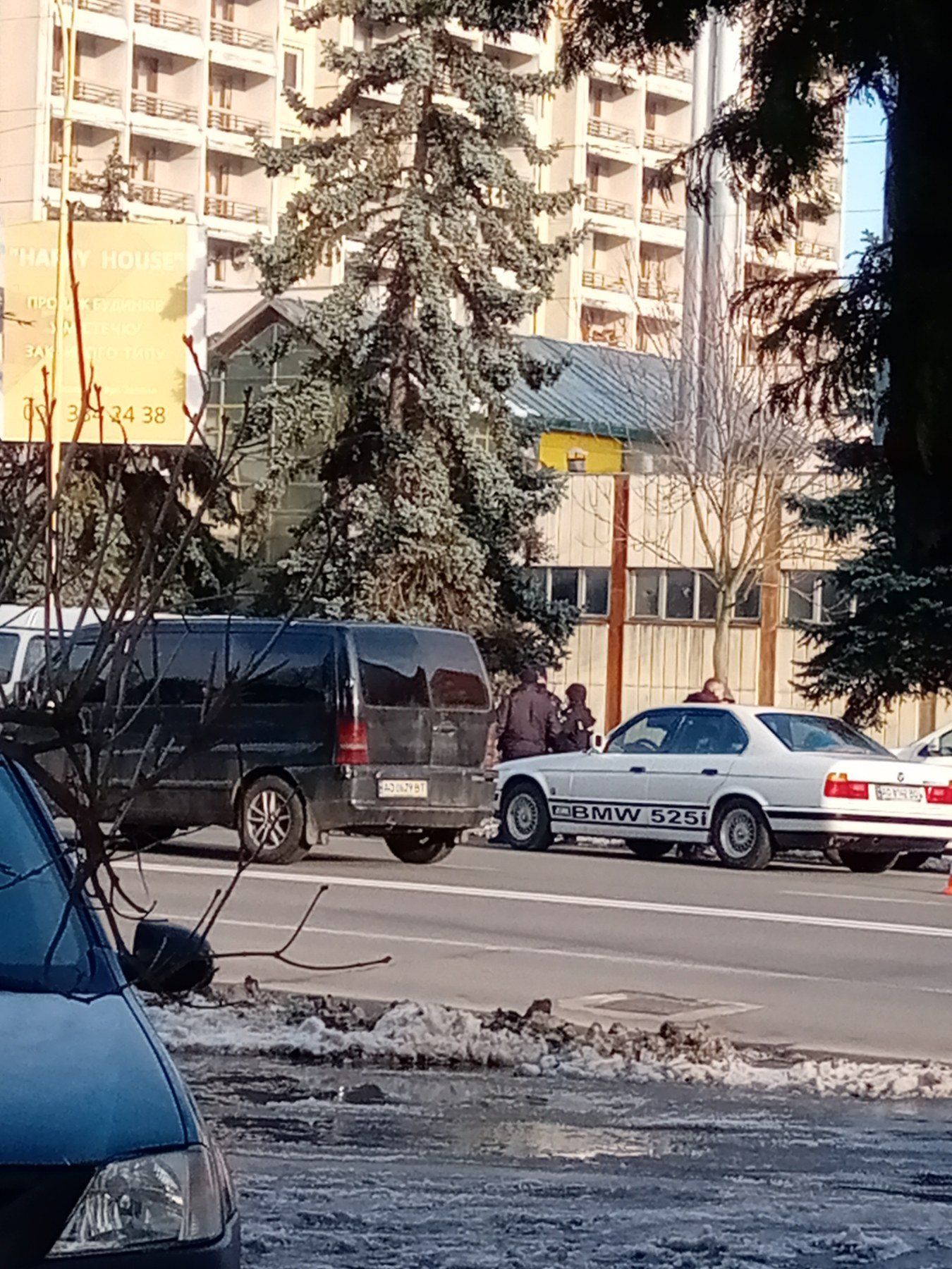 В Ужгороде возле отеля серьёзная авария: Сбили человека, полиция уже там