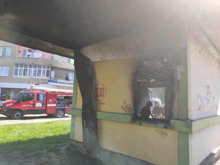 Подробности пожара на автобусной остановке в Ужгороде 