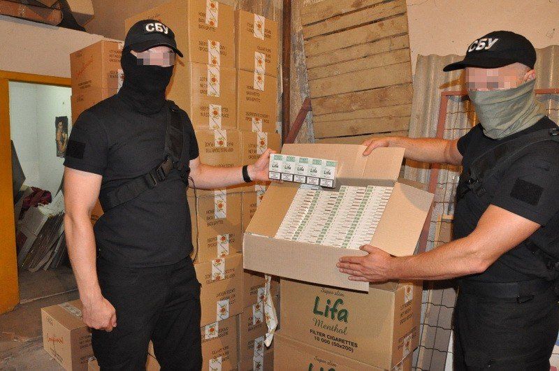 В Ужгороде правоохранители обнаружили более 500 ящиков контрафактных сигарет