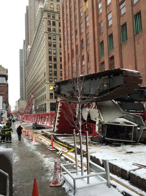 Гігантський кран впав в районі Трайбека в Нью-Йорку