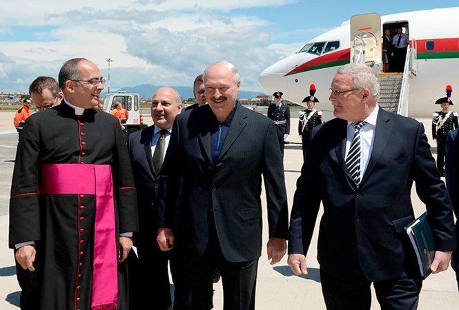 Лукашенко прилетел с визитом в Италию и Ватикан