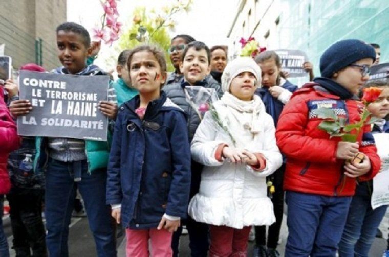 На марш против террора и ненависти в Брюсселе в воскресенье вышли несколько тыс.