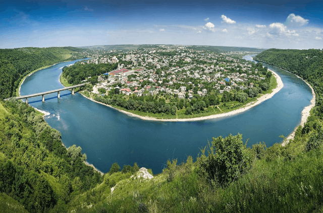 Деякі місця в Україні заворожують своєю красою та історією: 9 локацій для мандрівки 