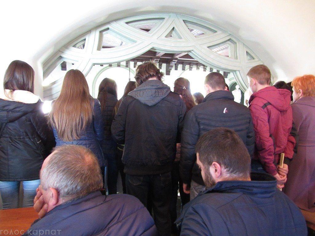 После сессии, ученики ПТУ блокировали Мукачевский городской Совет