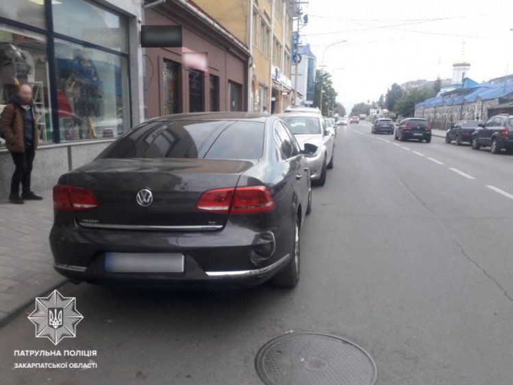 В Ужгороде разыскивают любых очевидцев неприятного поступка на улице Швабской 