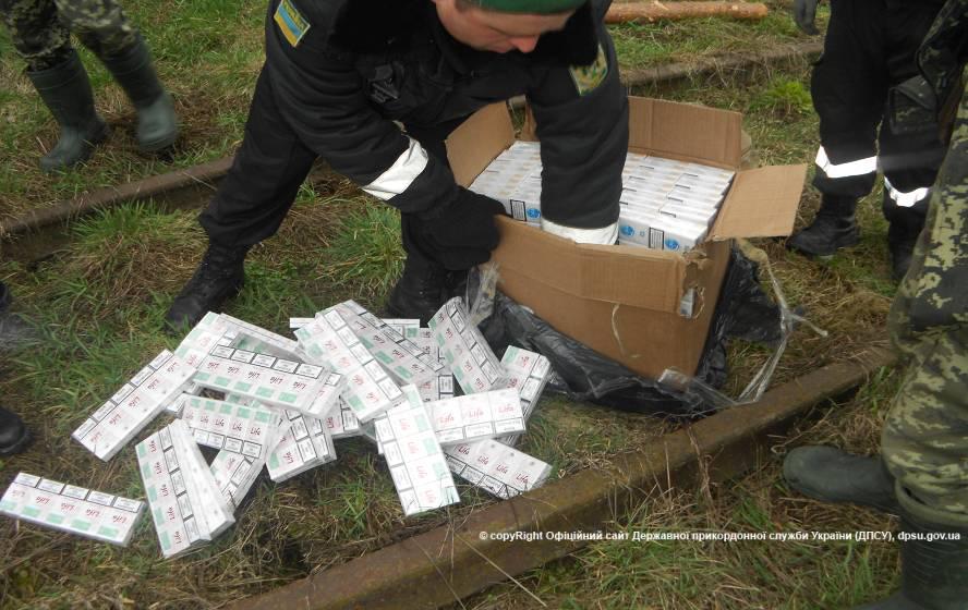 Пограничники Чопского отряда обнаружили партию контрабандных сигарет