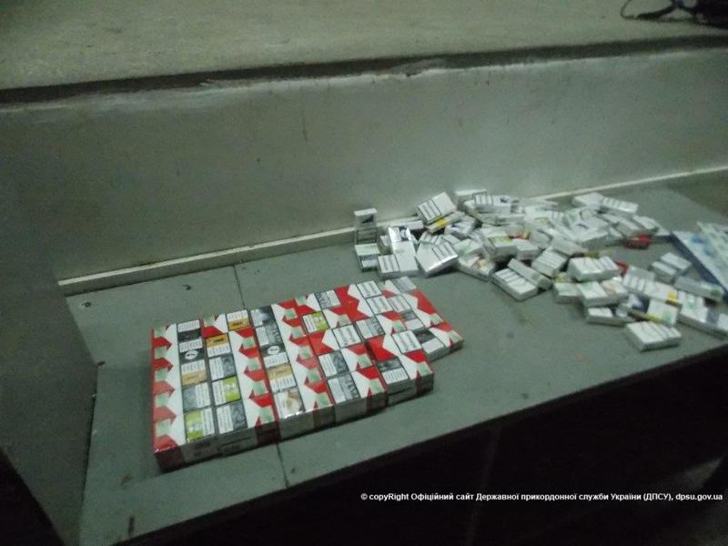 Пограничники отдела «Тиса» дважды обнаруживали скрытые от досмотра сигареты