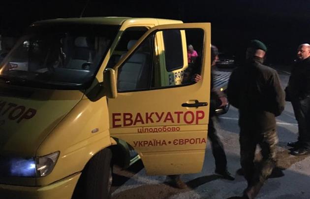 Близько 20:45 до в’їзду на КПП «Ужгород» прибув евакуатор