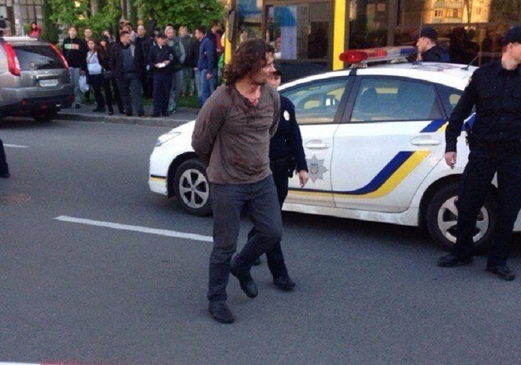 В Киеве полицейские боролись с чемпионом по борьбе