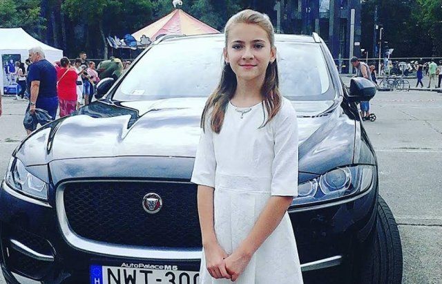 Девочке вручили премию 6 млн форинтов, а венгерский дистрибьютор подарил Jaguar