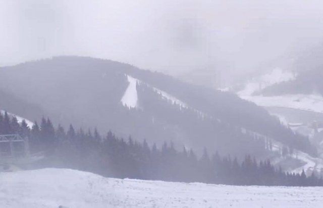 Горные вершины постепенно покрываются снегом