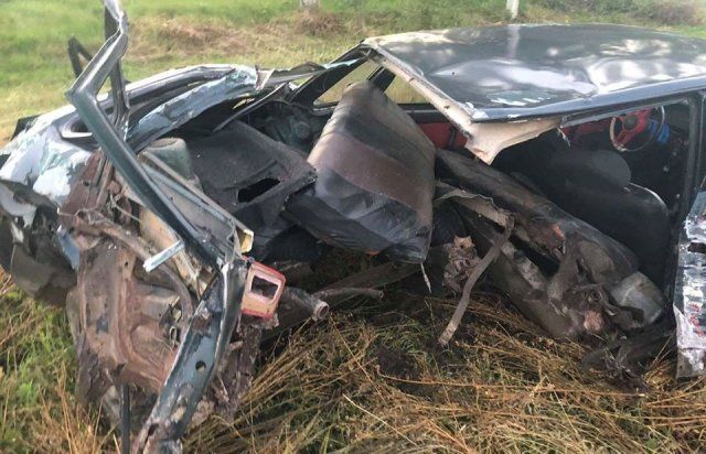 ДТП в Закарпатье: Половины автомобиля нет, а водитель и пассажиры исчезли 