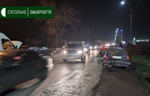 Вблизи Ужгорода масштабное ДТП: Один из участников - такси 