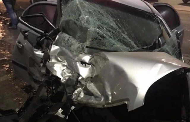 Ужасающее ДТП в Закарпатье: Автомобиль буквально сплющило, есть пострадавшие 